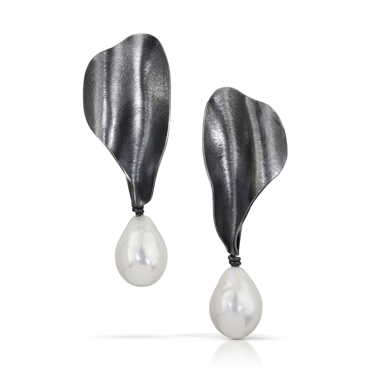 Suzanne Schwartz Wave of Grace Pearl Earring